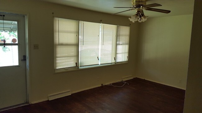 Building Photo - 9319 Clarion Dr