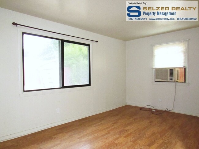 Foto del edificio - Cozy & conveniently located 1 bd. duplex!