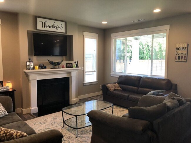 Foto del edificio - Beautiful Duvall Home in Hawthorne