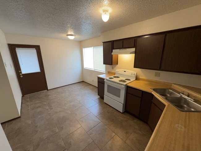 Building Photo - 2409 Shoemaker Dr