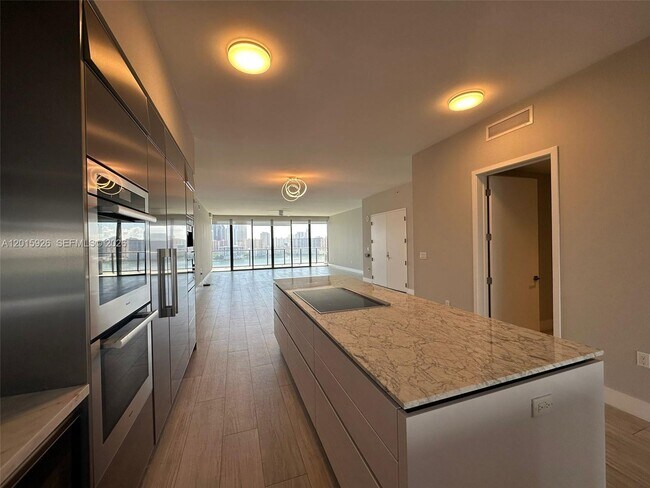 Foto del edificio - 5000 Island Estates Dr