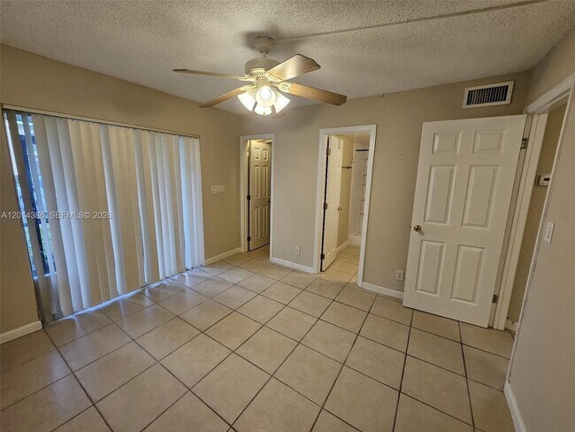 Foto del edificio - 4129 NW 88th Ave