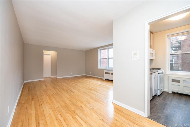 Building Photo - 1133 Midland Ave