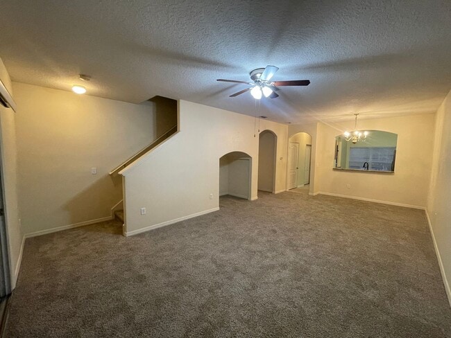 Building Photo - Spacious and open!