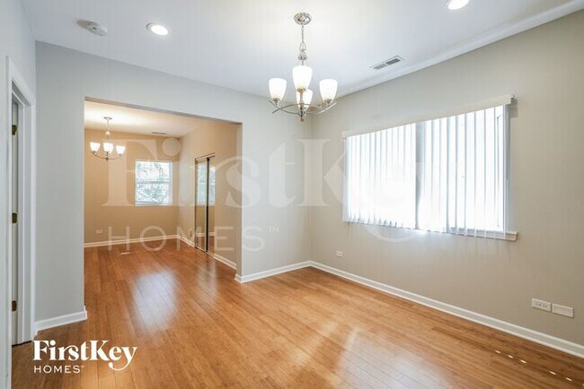 Foto del edificio - 3356 North Kilbourn Avenue
