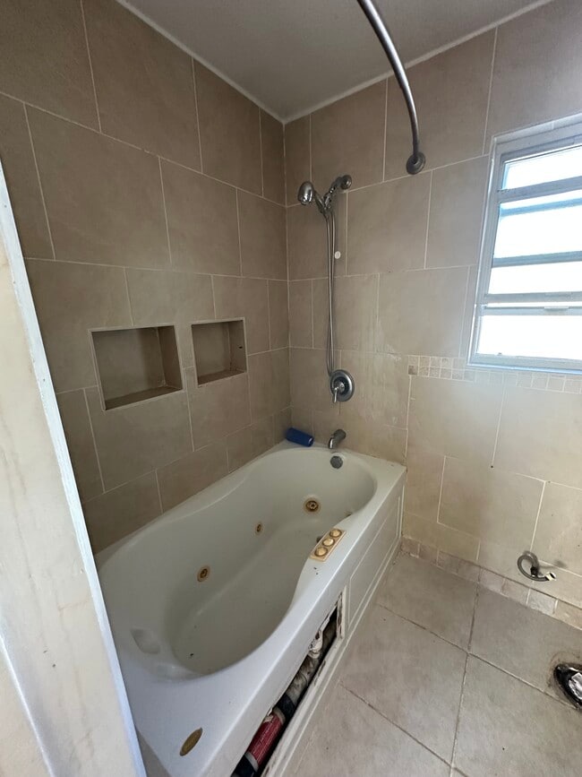 Building Photo - 2033 N Manning St