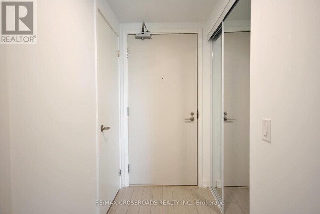 Photo du bâtiment - 4010 Eglinton Ave W