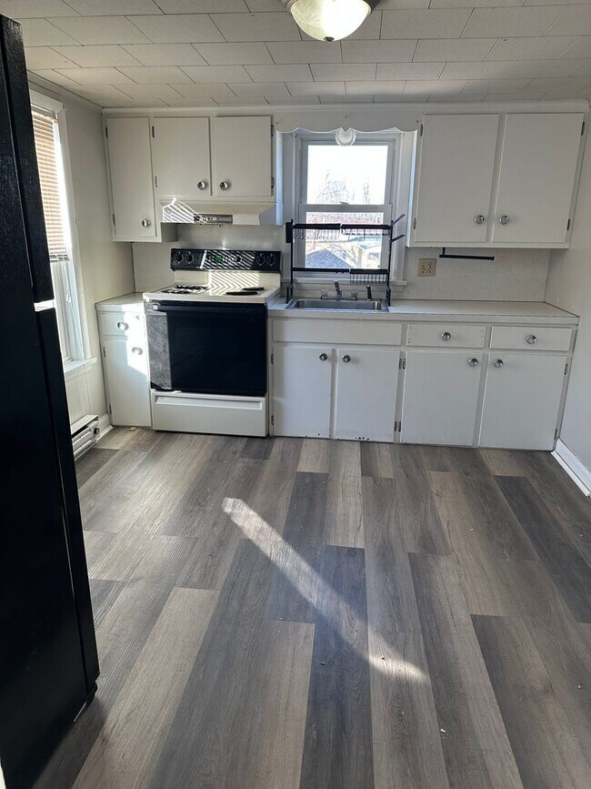 Foto del edificio - 127 Schoolhouse Rd