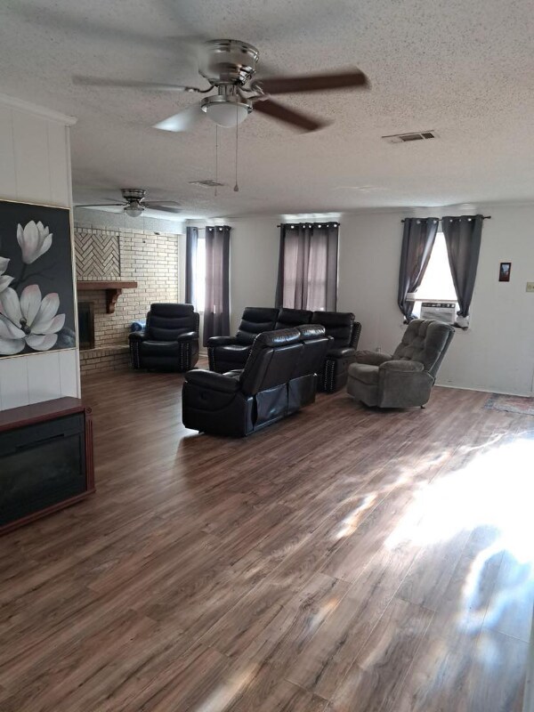 Foto del edificio - 1601 Dogwood Dr