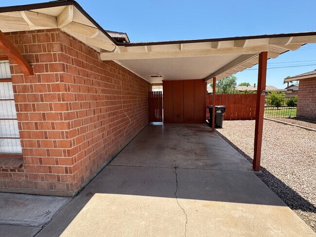 Building Photo - Charming Scottsdale 2 Bedroom,  1 Bath Hom...
