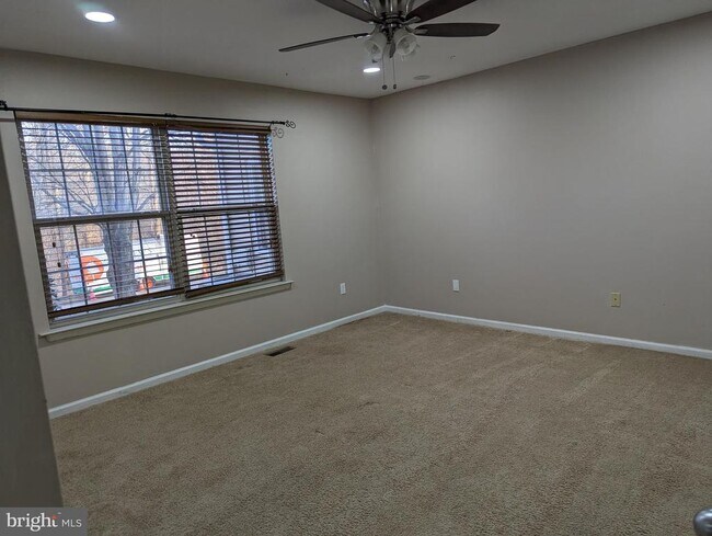 Building Photo - 2703 Century Ln