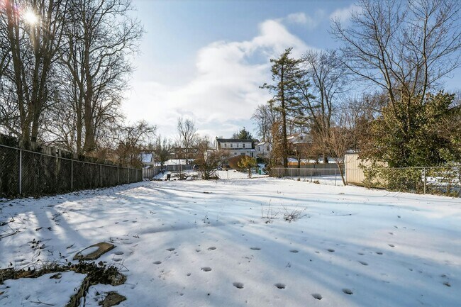 Foto del edificio - 126 Thoroughman Ave