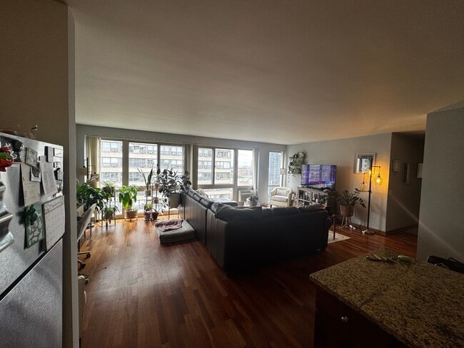 Foto del edificio - 2933 N Sheridan Rd