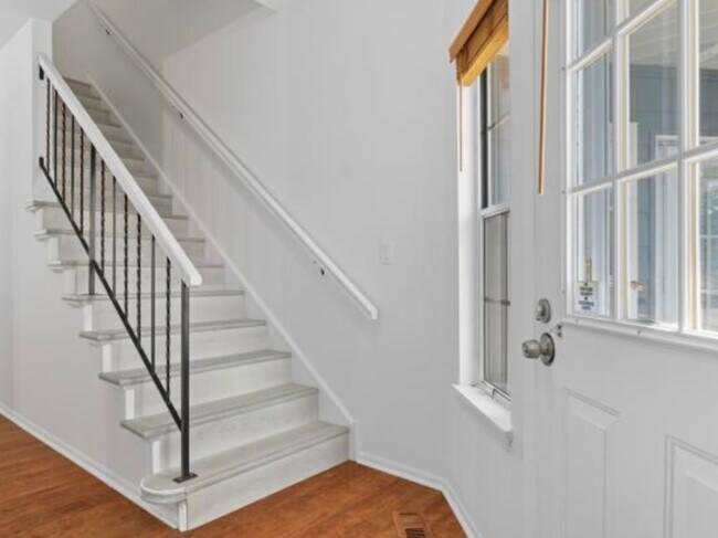 Foto del edificio - 519 Woodcrest Dr
