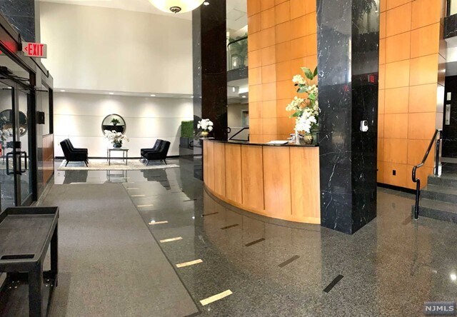 Foto del edificio - 1590 Anderson Ave