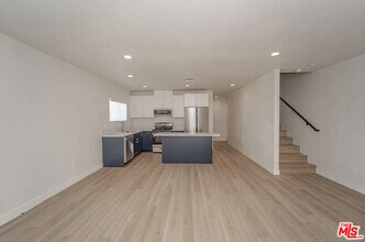 Building Photo - 204 E 29th St
