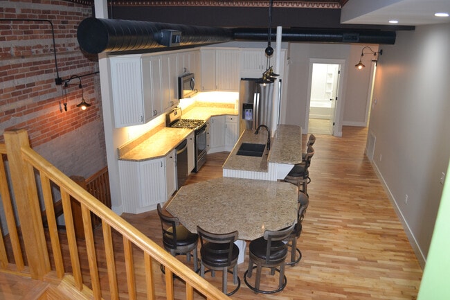 Building Photo - The Overlook - 246 East Main St