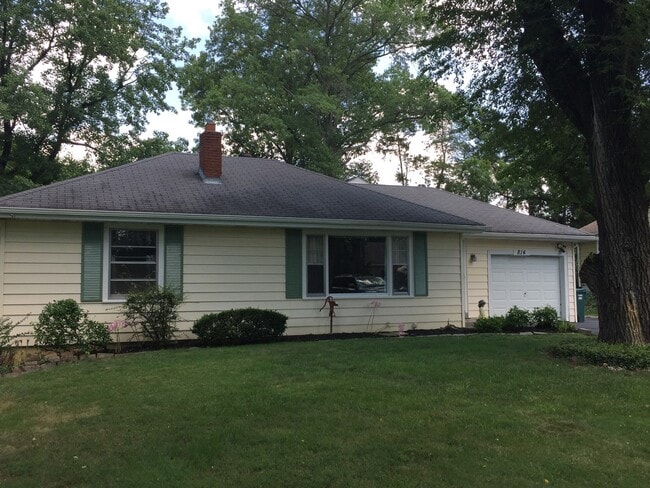 Building Photo - Beautiful Kirkwood Home 2 Bed/2Bath