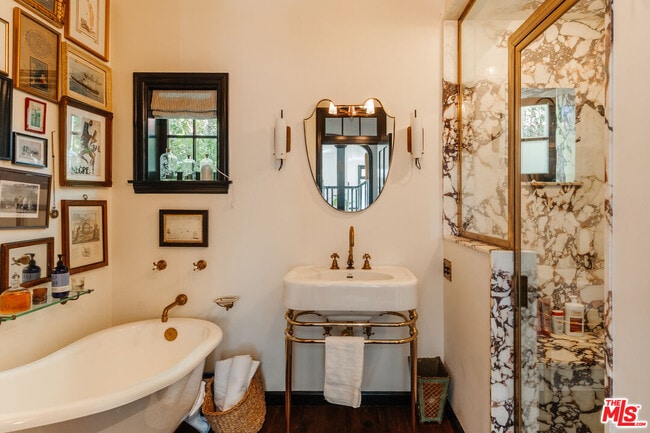 Building Photo - 430 Mesa Rd