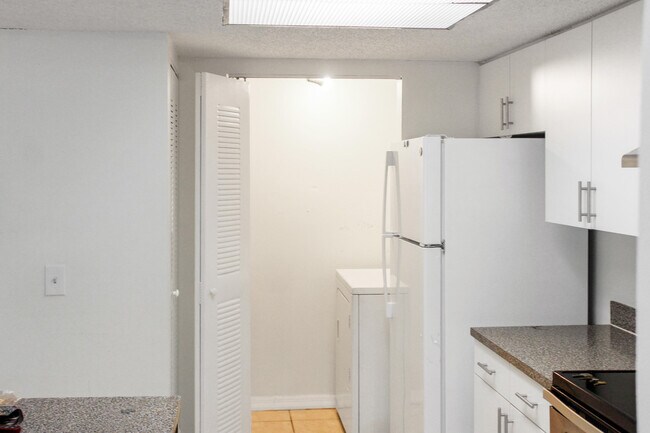 Foto del edificio - 5065 Wiles Rd