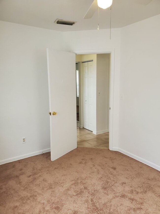 Building Photo - Clean & Cozy 2 Bedroom Home