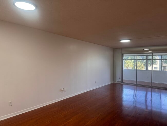 Building Photo - 3178 Via Poinciana