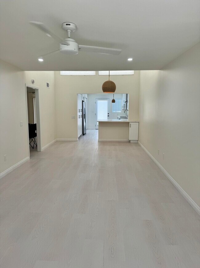 Building Photo - 47965 Oasis Ct