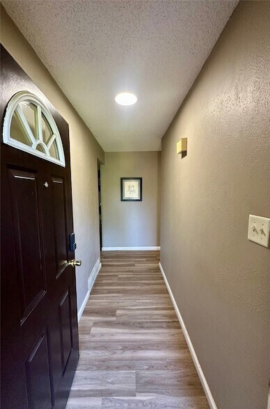 Building Photo - 1005 Waverly Dr