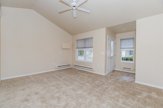 Building Photo - Whitetail Run