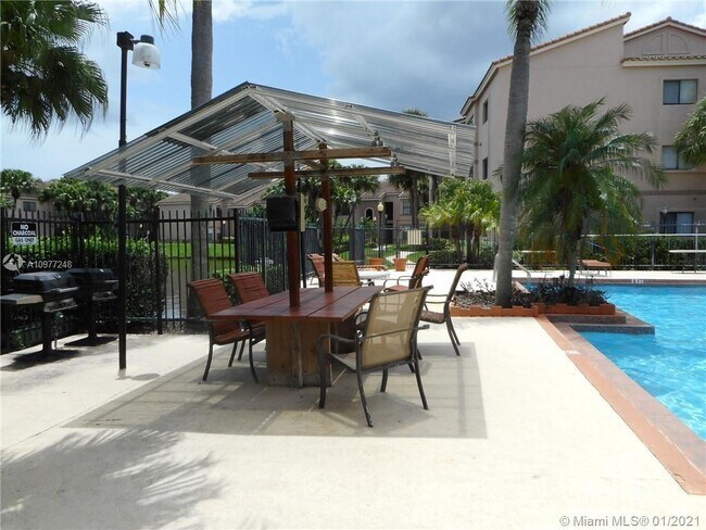 Foto del edificio - 2846 S University Dr