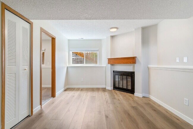 Building Photo - 4335 Conquista Dr