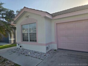 Building Photo - 7093 Middlebury Dr