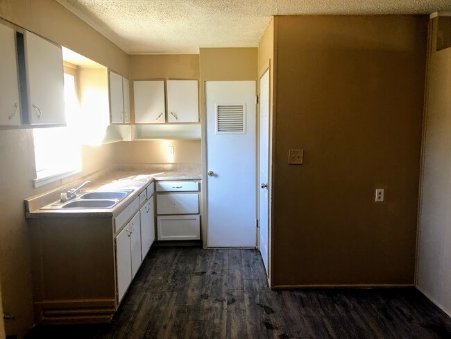 Foto del edificio - 2827 Oak Dr