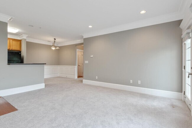 Building Photo - 627 Waterford Lake Dr
