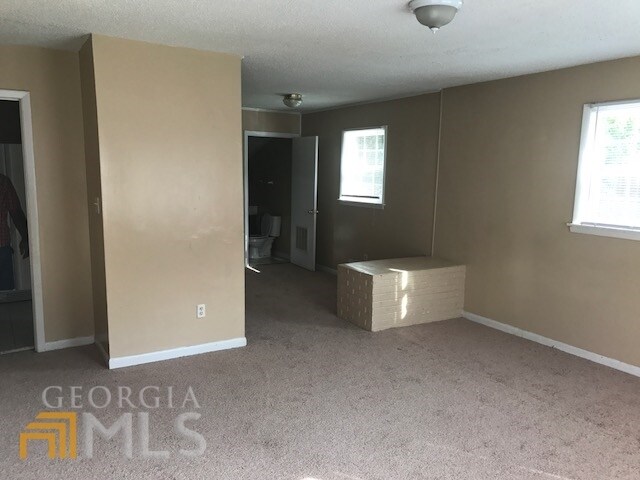 Building Photo - 300 Cedar Wood Ct SW