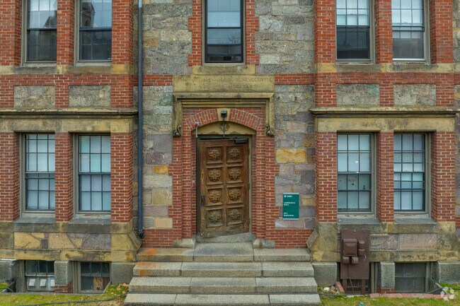 Entrance - 99 Brattle St