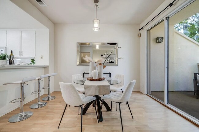 Building Photo - Charming 2-Bed/2.5-Bath Townhome in the He...