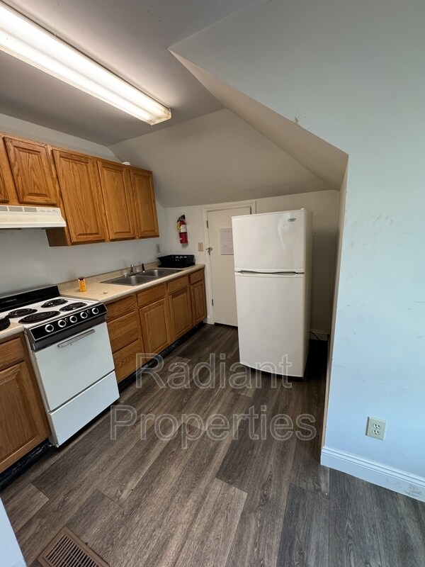Building Photo - 415 Boone St