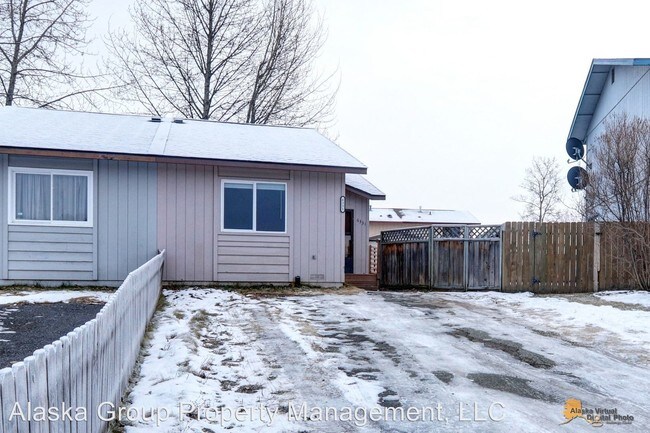 Building Photo - 2 br, 1 bath House - 6331 Newt Dr.