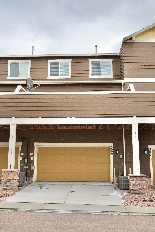 Building Photo - 5609 Shamrock Heights