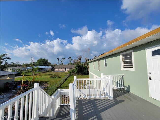 Foto del edificio - 5453-5455 Avenue E