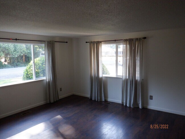 Building Photo - Spacious Cozy Home for Rent