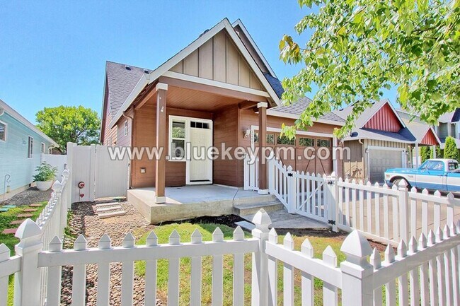 Building Photo - 3 Bed, 2.5 Bath Home in Battle Ground With Primary Suite on Main Floor