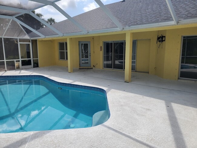 Building Photo - 2509 SE Lyman Cir