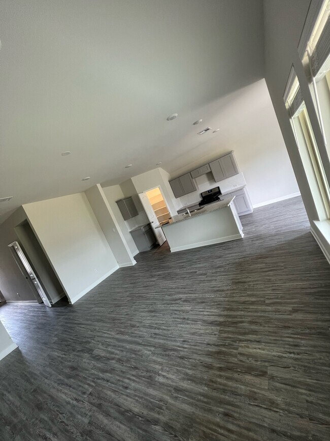 Building Photo - 623 Correns Ln