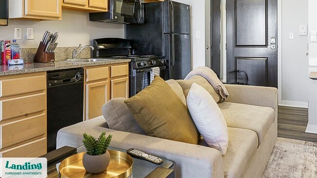 Building Photo - 335 W 9th St