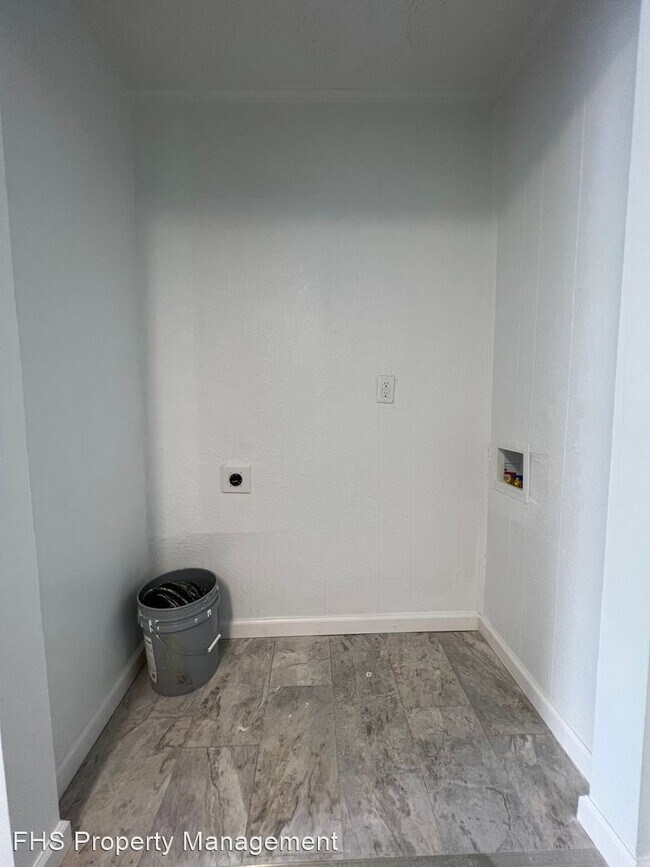 Foto del edificio - 1 br, 1 bath House - 1028 1/2 E Commercial