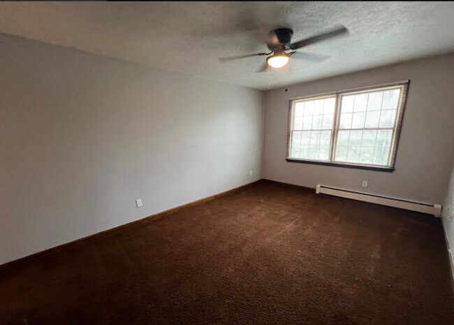 Building Photo - Boardman 2 Story, 3 Bedroom / 1 1/2 Bath ,...