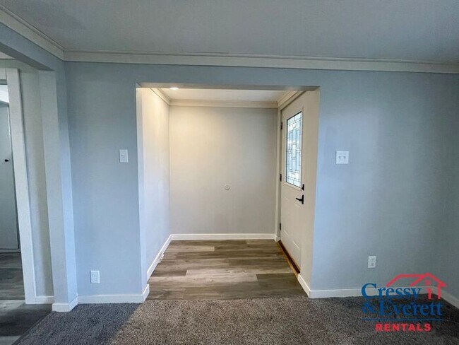 Building Photo - 2 Bedroom near Universities and Shopping i...