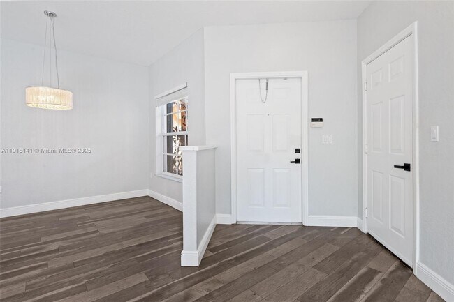 Foto del edificio - 874 NW 170th Terrace